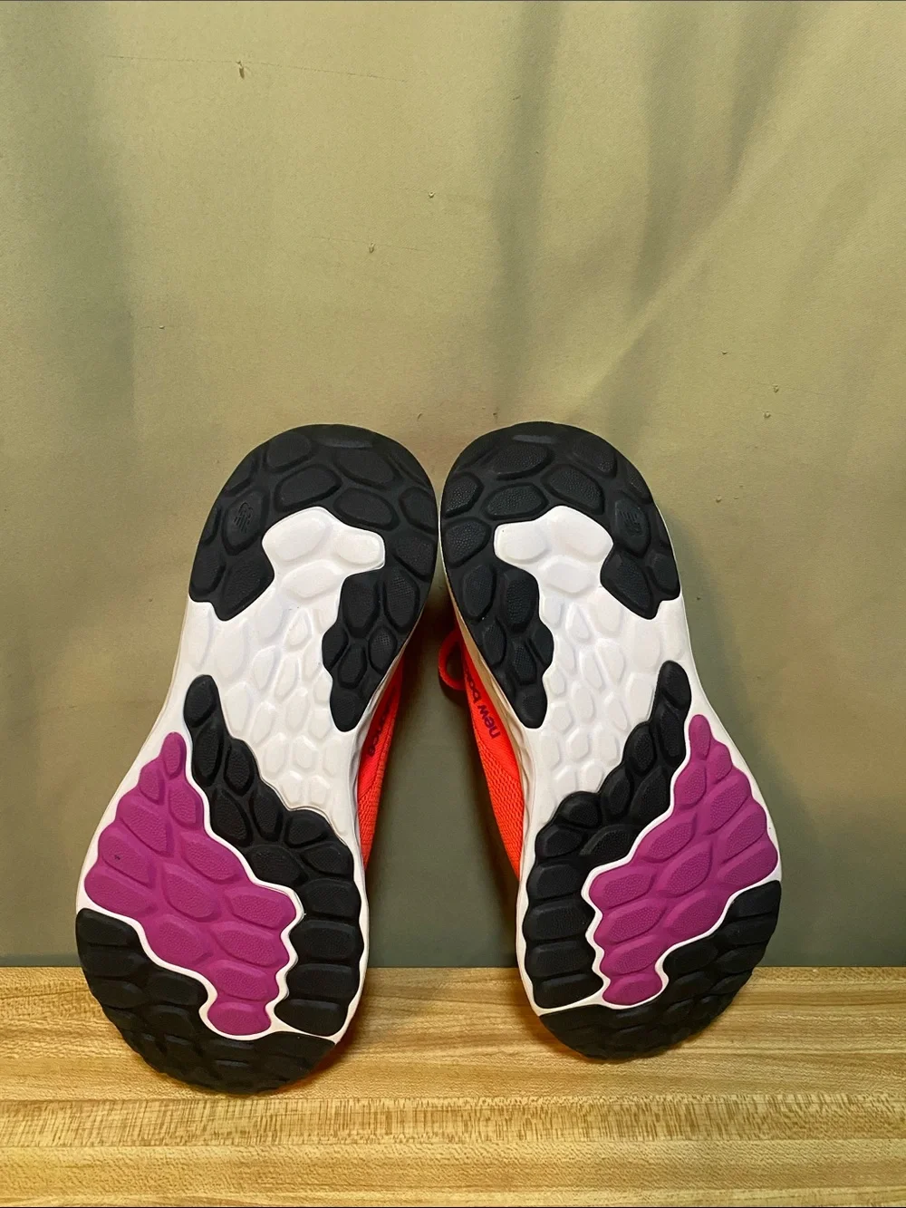 New Balance Fresh Foam Arishi v4 Running Shoes Electric Red Women’s size 8.5